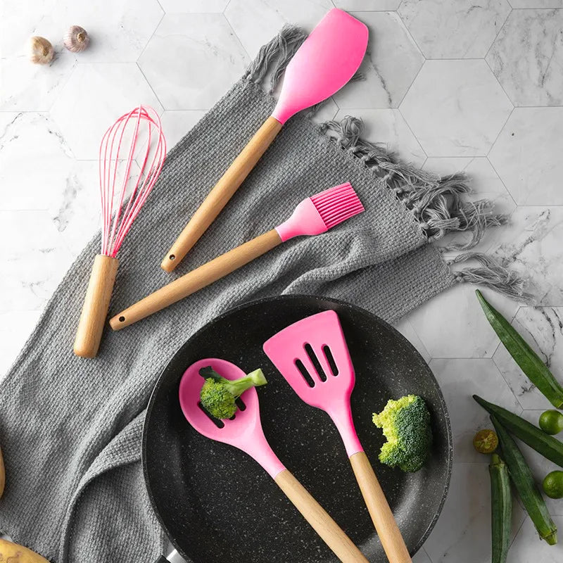 Jogo Kit com 12 Peças Utensílios De Cozinha Colheres Espátula Silicone Cabo Madeira Decoração Diversas Cores - Envio Imediato